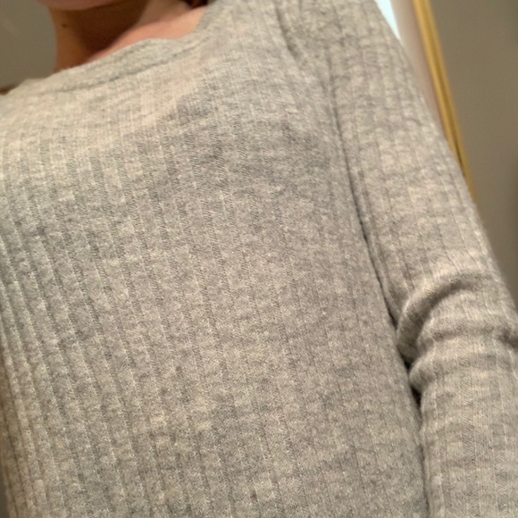 old navy sweater worn once perfect condition - Picture 2 of 5